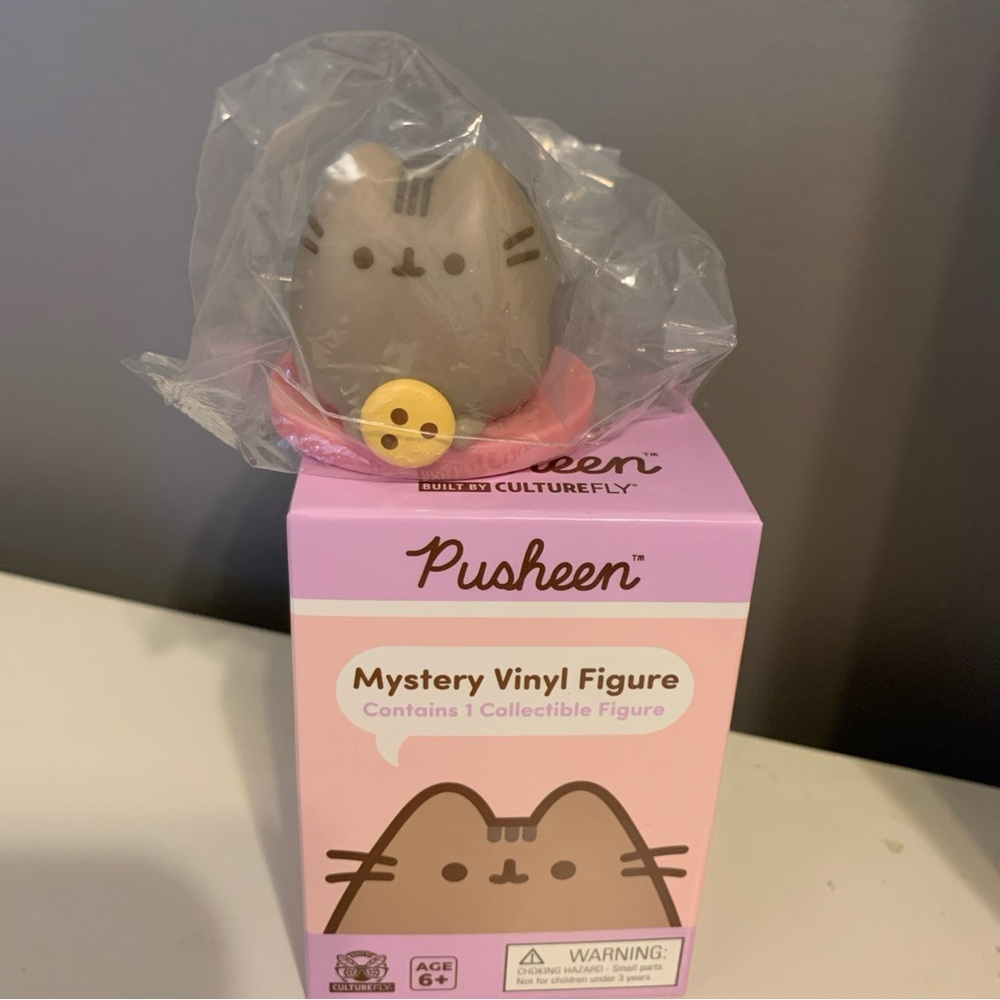 Pusheen Mystery Vinyl Figure Mini with Cookie– Open Box, Figure Sealed